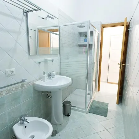 Apartament Mona